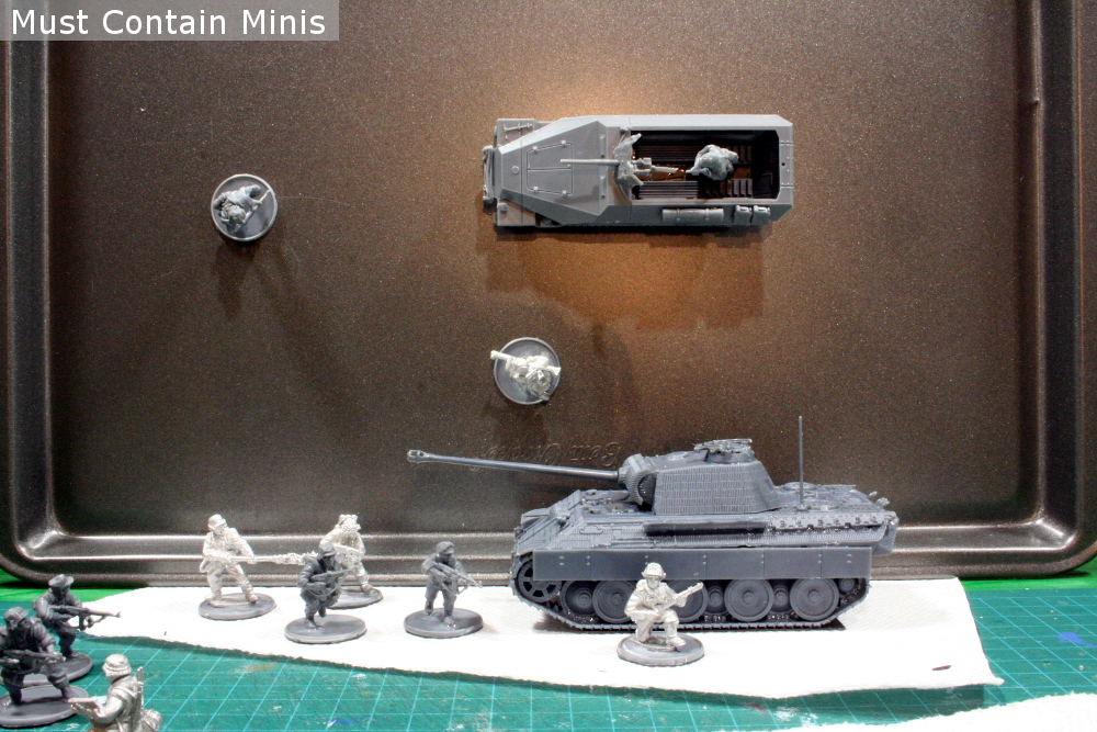 Transport Boxes With Metal Bottom for Magnetized Miniatures