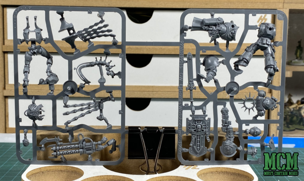 Recruit Edition Starter Set Sprues - Primaris Lieutenant and the Necron Warden. 