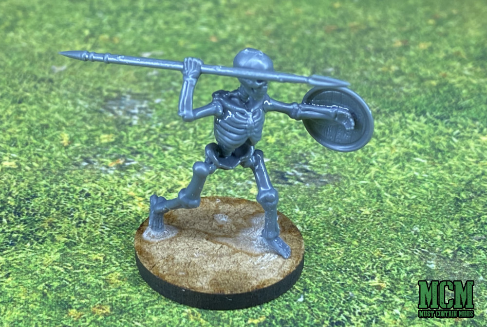 Spear throwing skeleton miniature by Wargames Atlantic