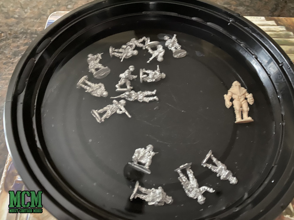 Giving my miniatures a bath before priming them