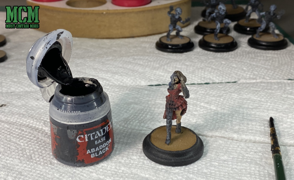 Fixing dusty varnish artifacts on a miniature