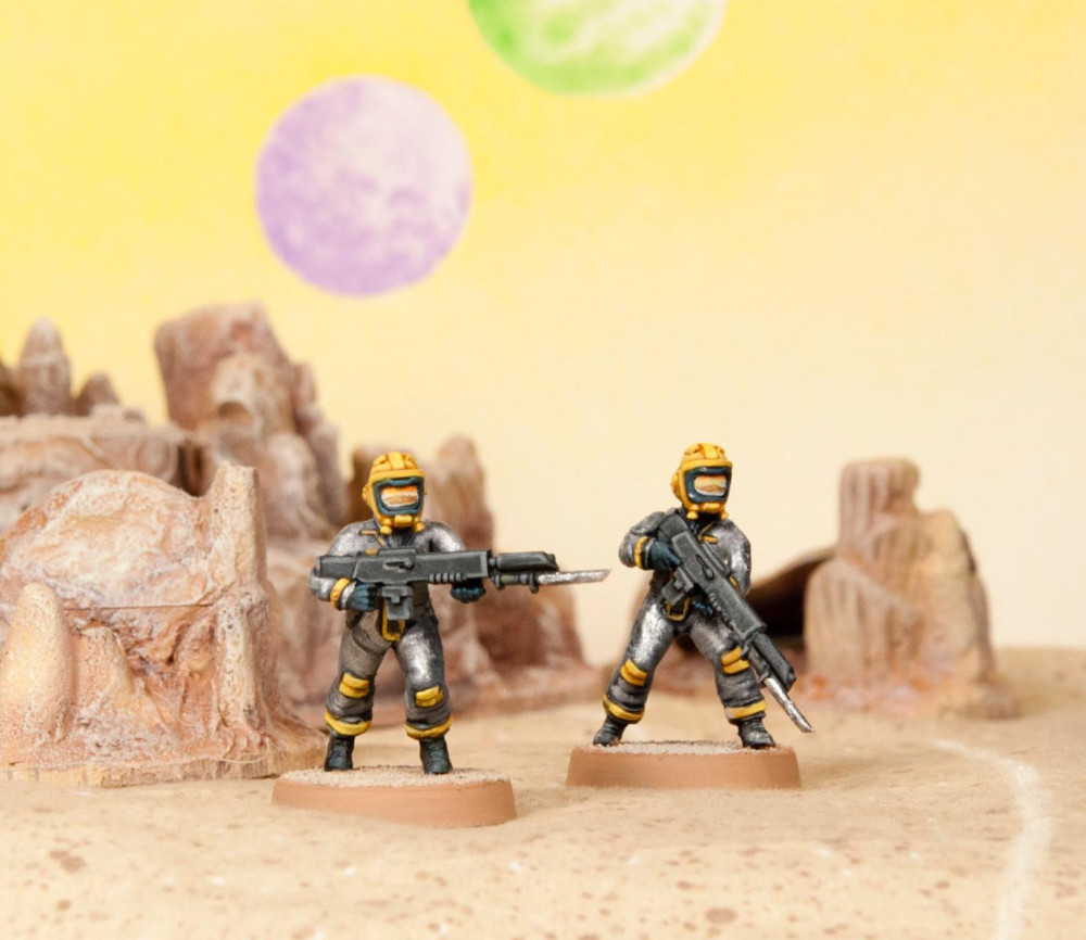 28mm astronaut miniatures in Space Suits