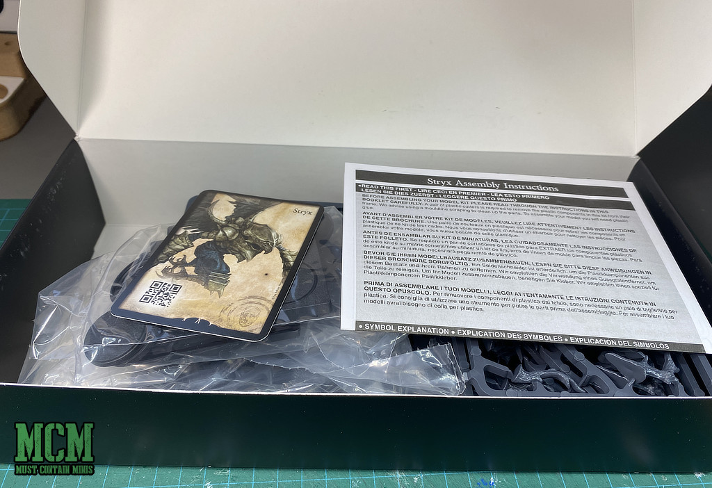 Unboxing Para Bellum's Stryx miniatures for the Spires