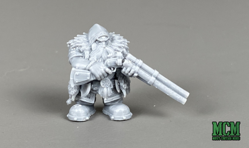 Opening the gun's breach - Miniature for gaming.