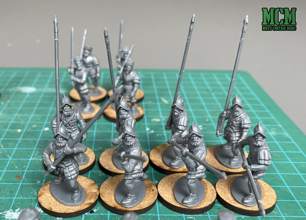 The first group of pikemen