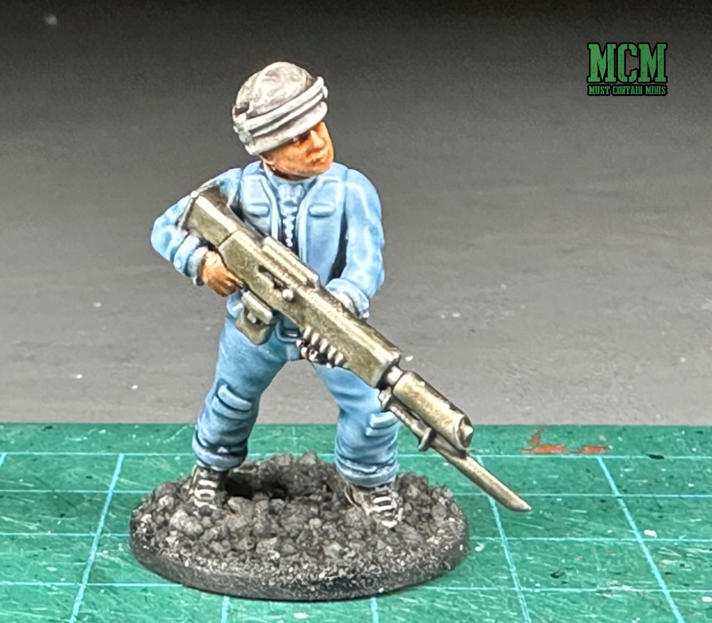 Here you can see how the mini looks with a single layer of skin tone by The Army Painter, looks awesome! 